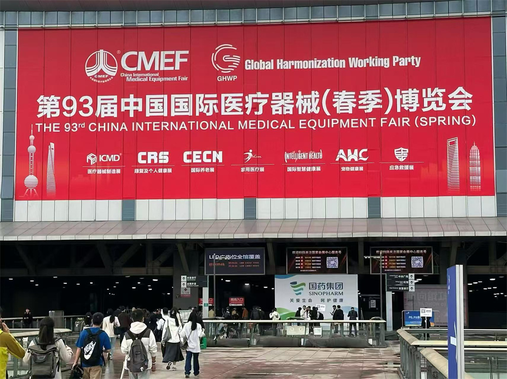 邦恩機械攜視覺檢測棉簽機亮相上海醫(yī)博會