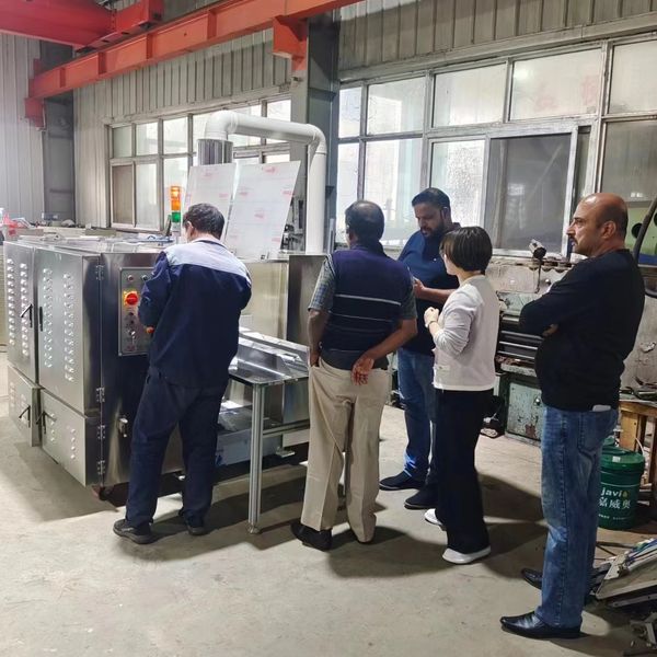 對(duì)我們的紗布折疊機(jī)贊不絕口)